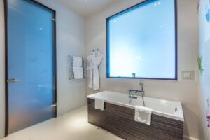 NYKB explains frosted and other types of glass shower doors