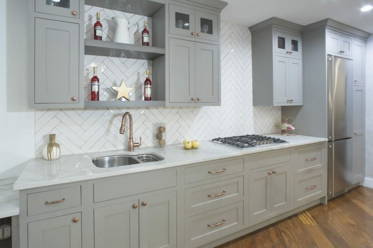 How to Choose Between Kitchen Cabinet Knobs or Pulls? - NYKB
