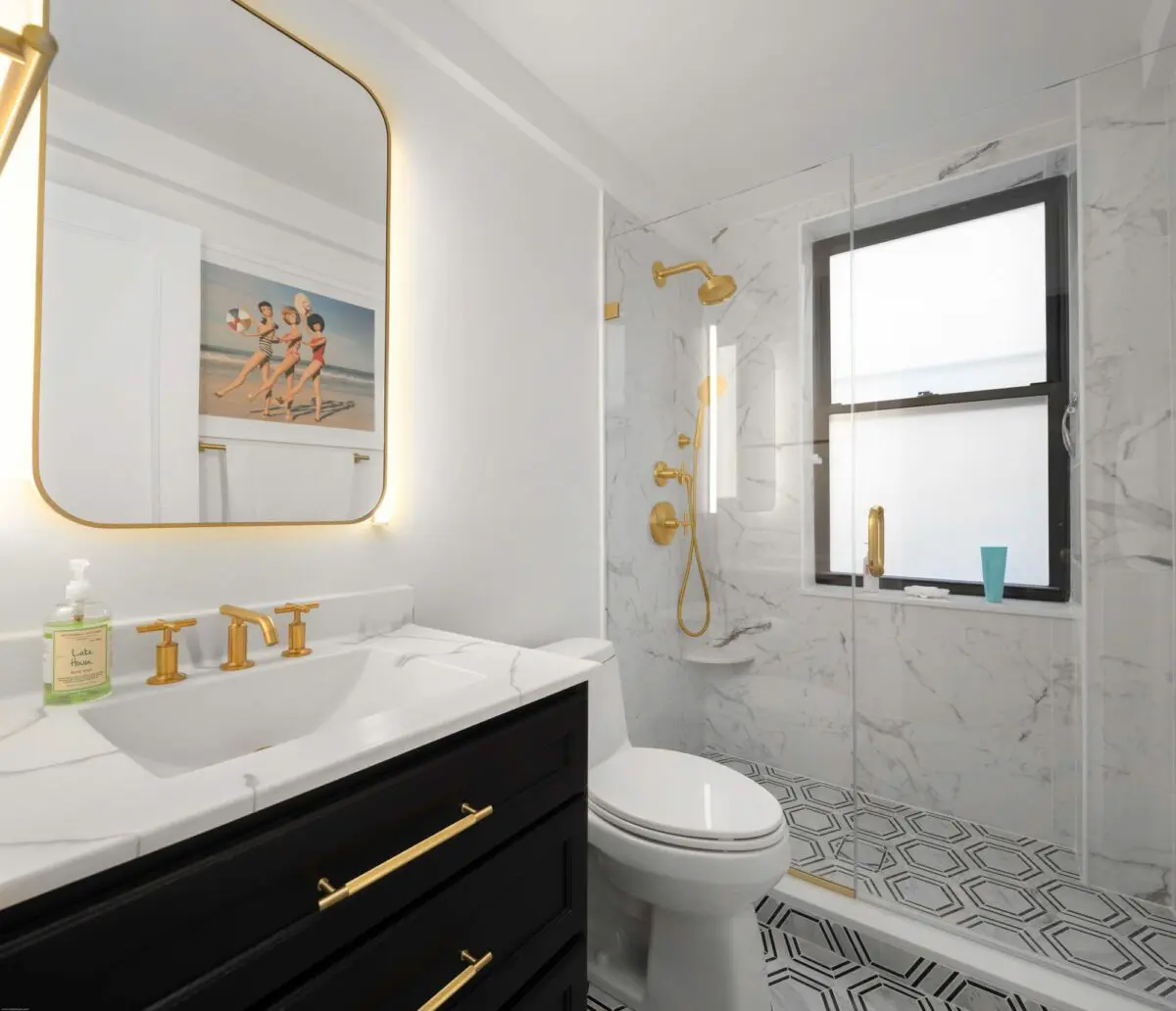Ways to Maximize Space in a Small Bathroom - NYKB