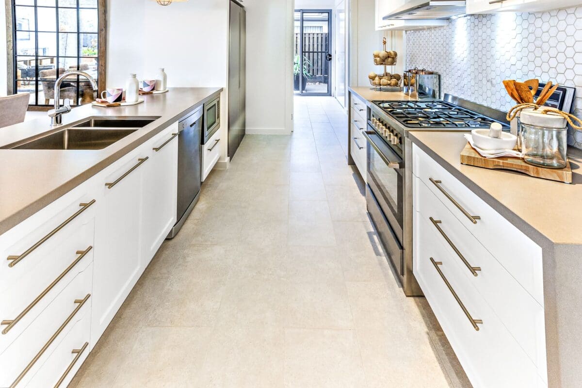 Porclaine tile kitchen floor